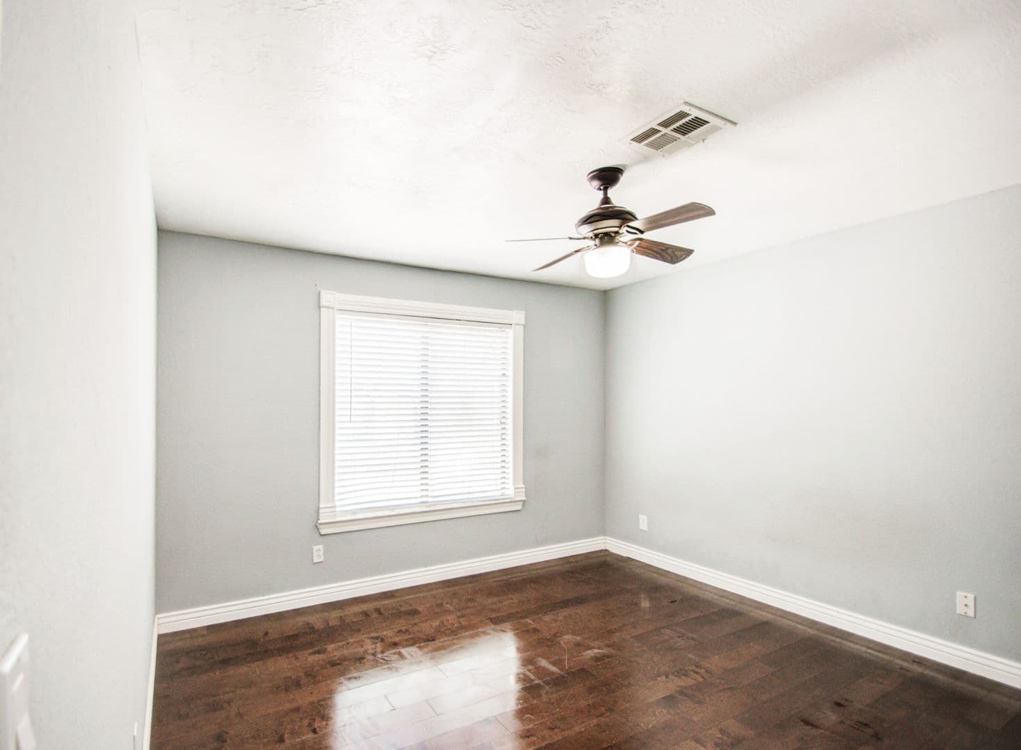 Glendale House: 5321 W Eugie Ave