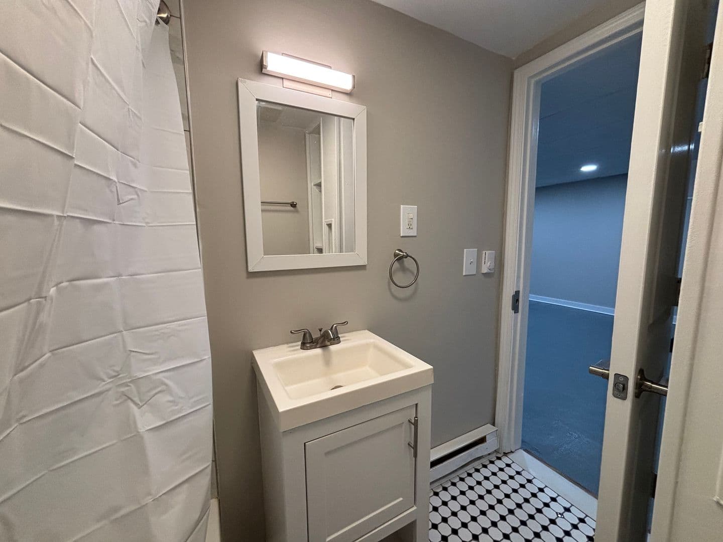 Rochester Apartment: 962 Monroe Avenue