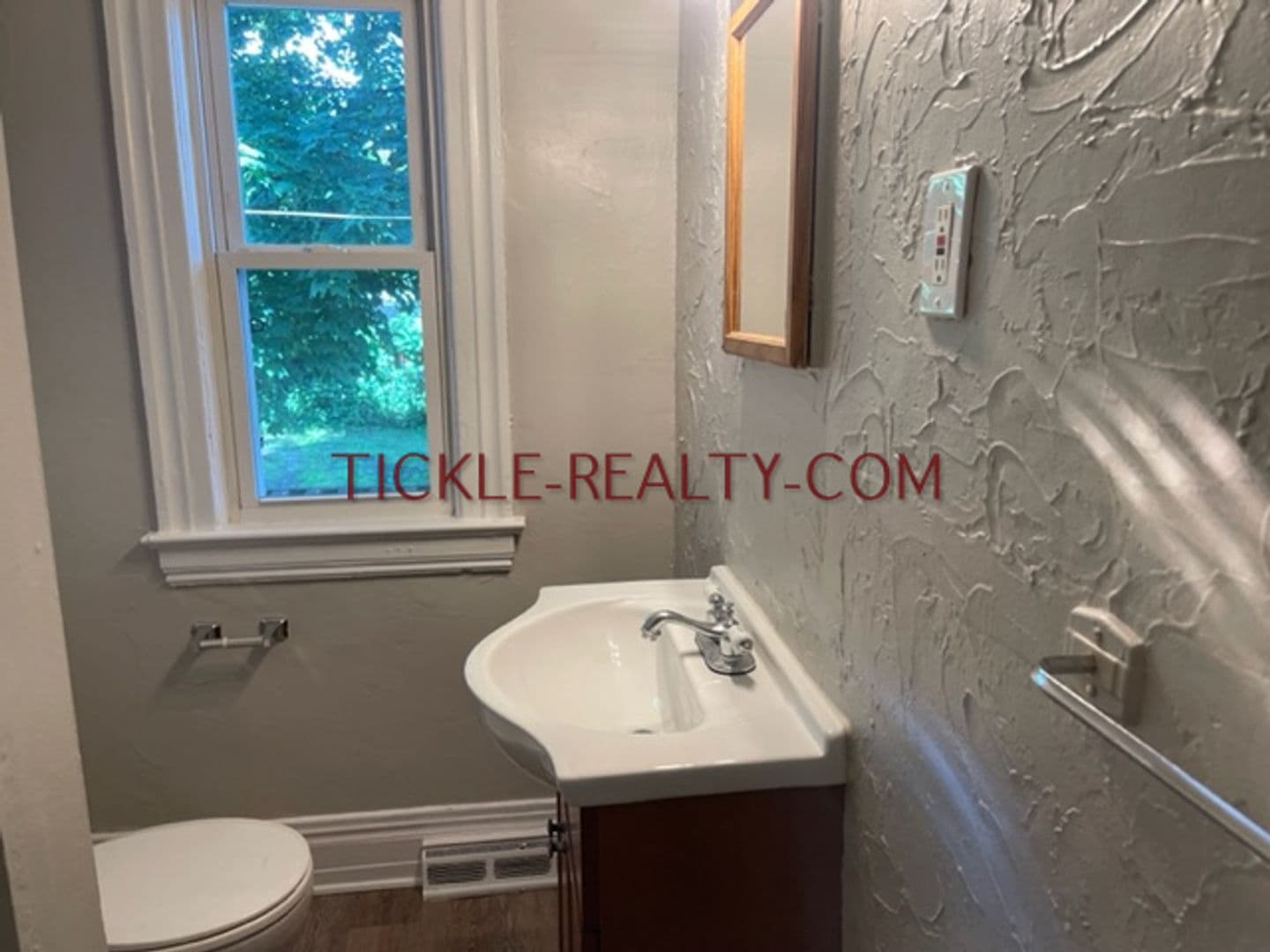 Rochester Apartment: 681 Averill Ave.
