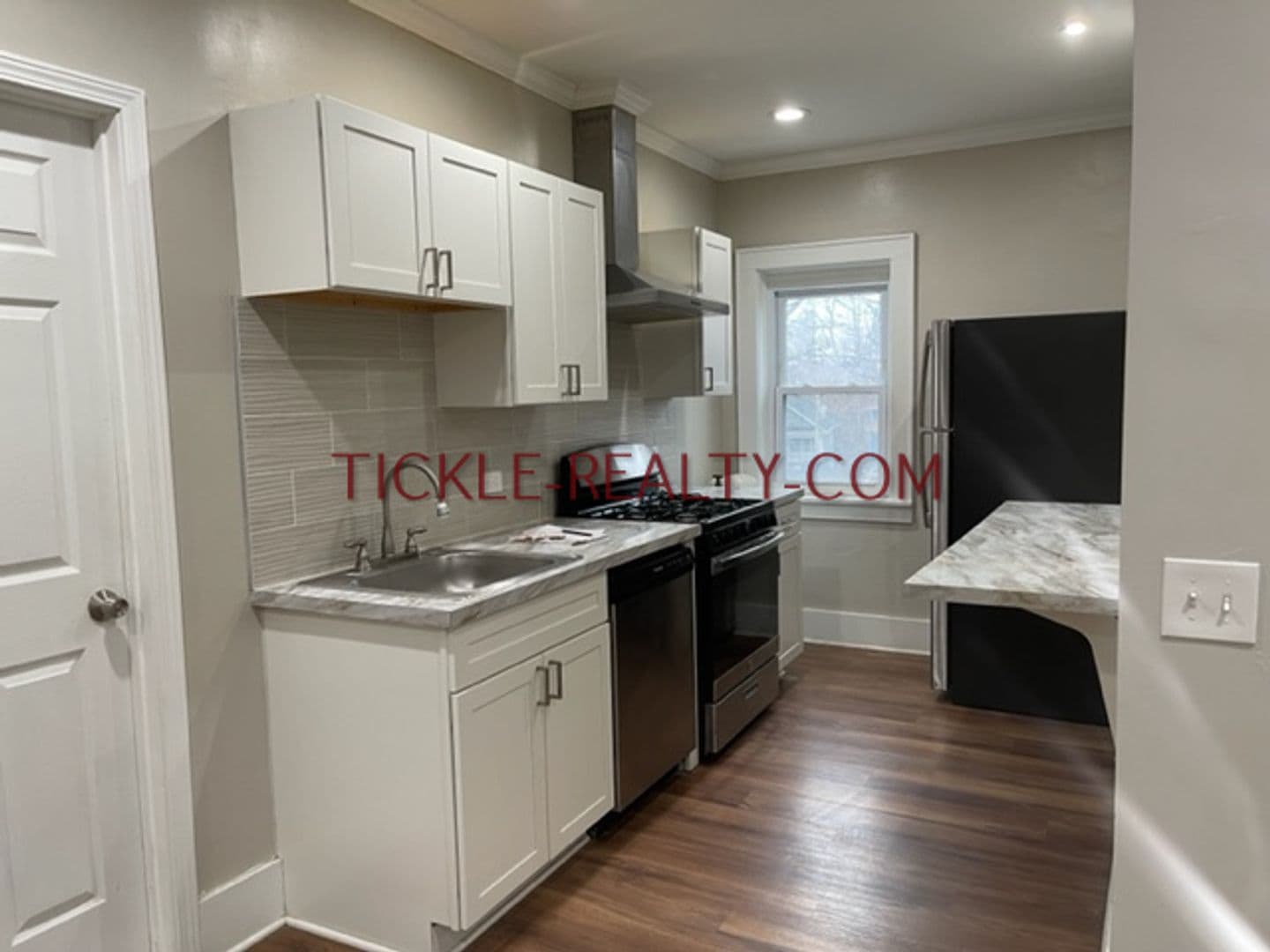 Rochester Apartment: 962 Monroe Avenue