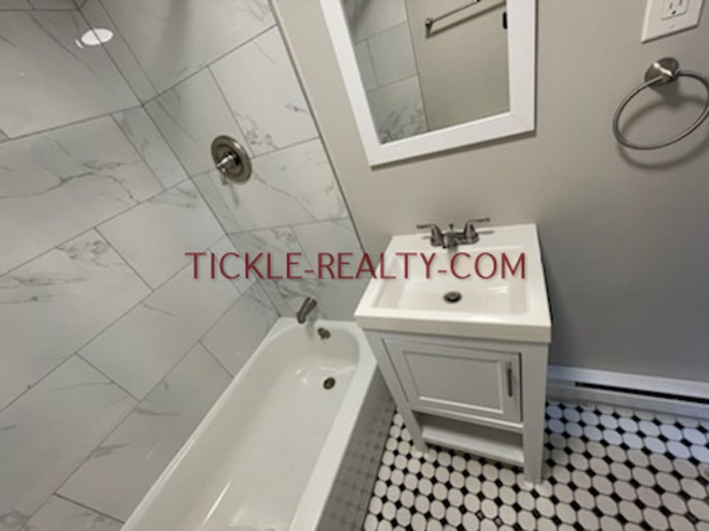 Rochester Apartment: 962 Monroe Avenue