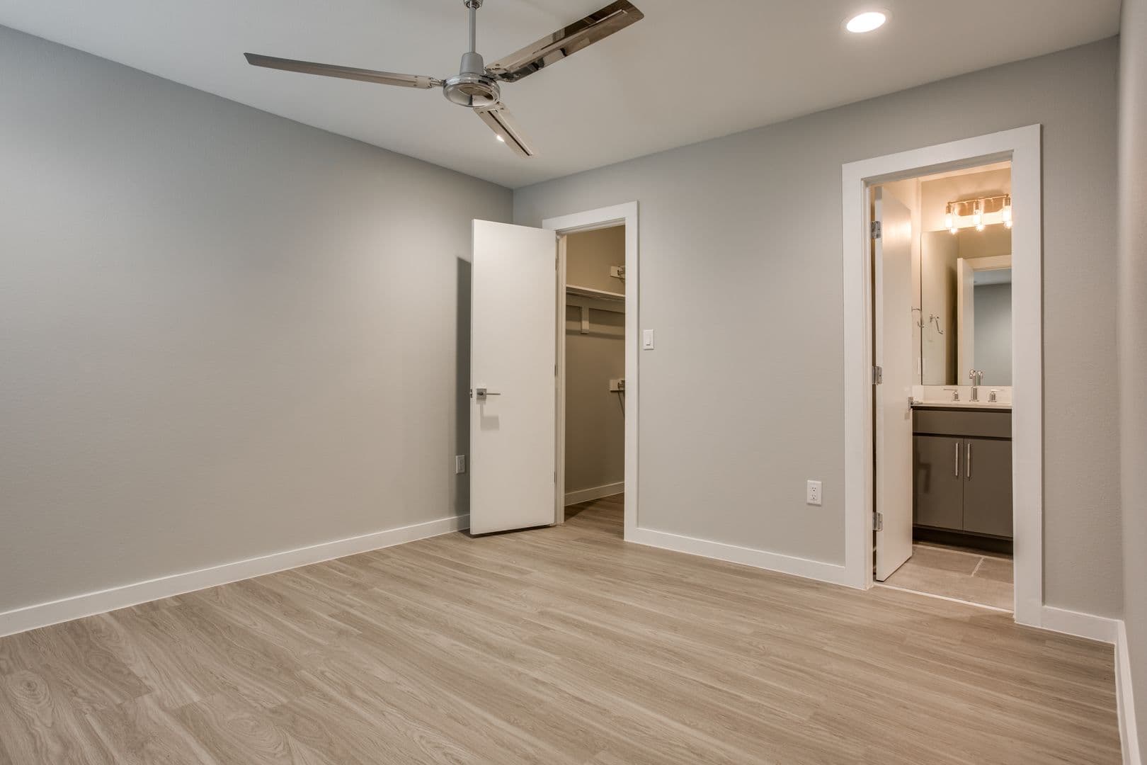 Dallas Apartment: 3328 Cedarplaza