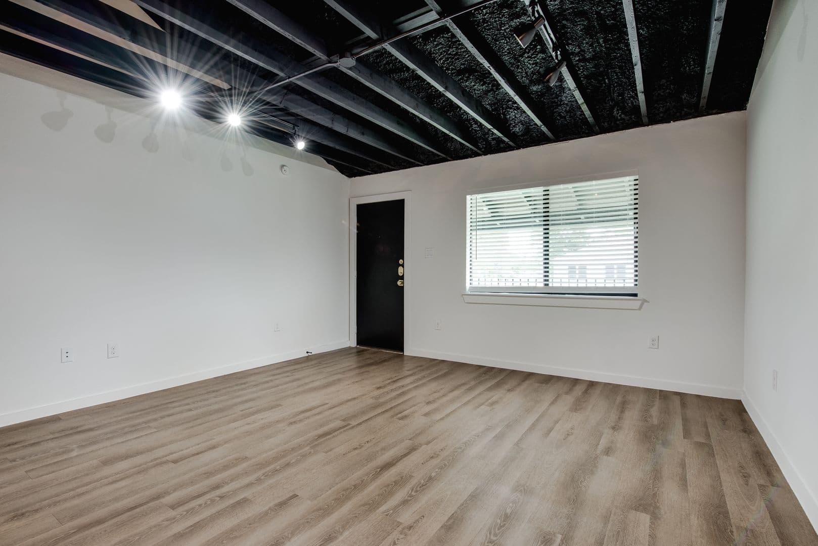 Dallas Apartment: 5103 Liveoak Street