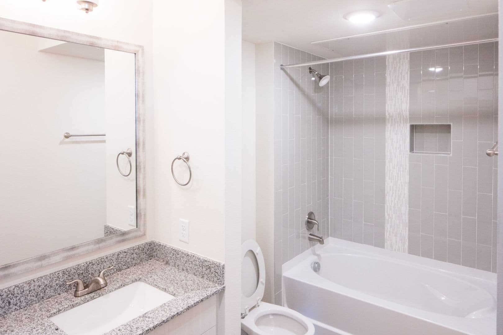 Dallas Apartment: 2100 Moser Ave