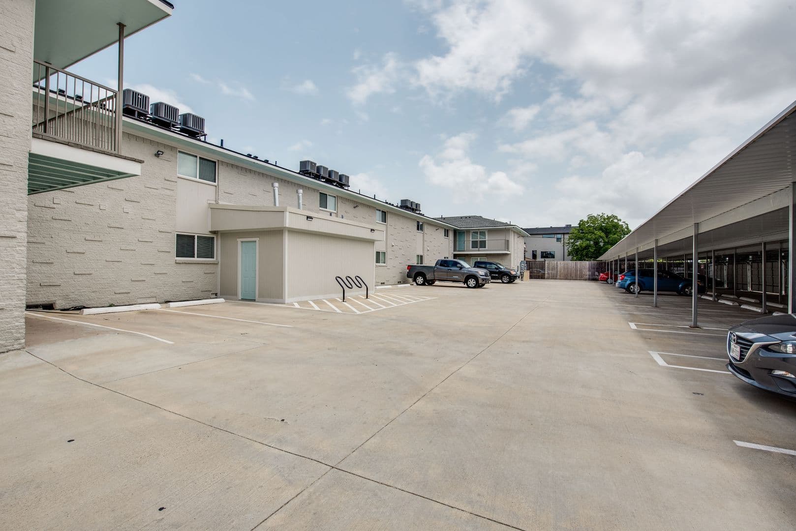 Dallas Apartment: 1809 Bennett Ave