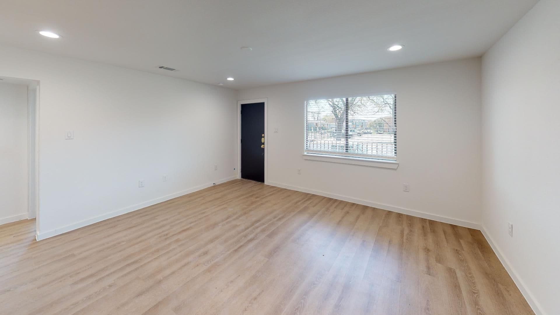 Dallas Apartment: 5103 Liveoak Street