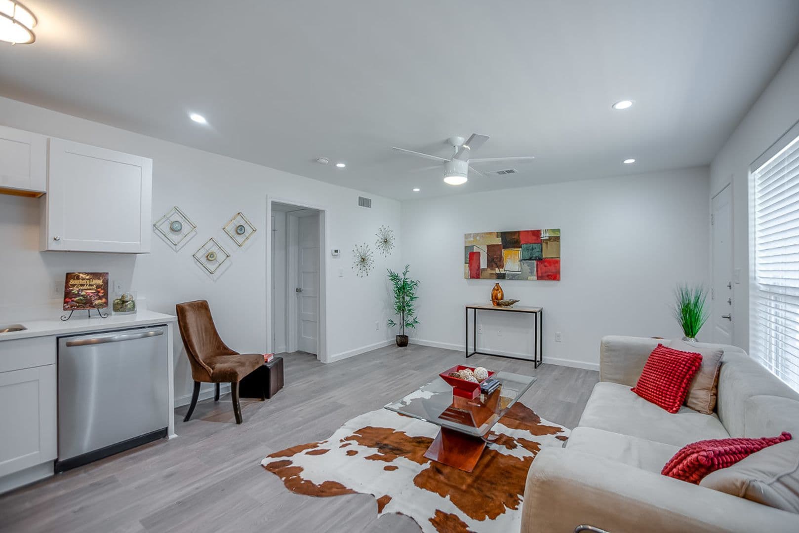 Dallas Apartment: 1809 Bennett Ave