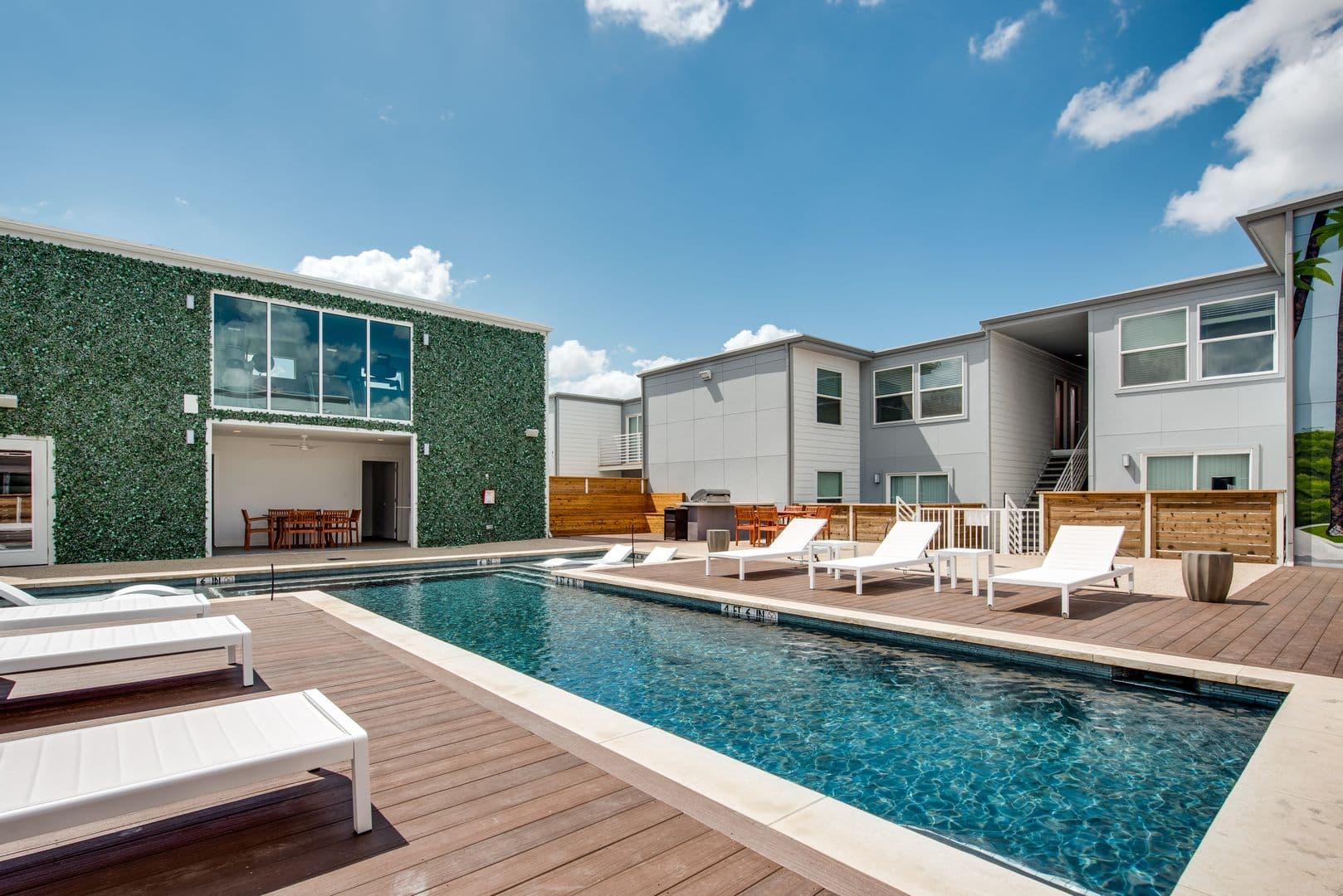 Dallas Apartment: 3328 Cedarplaza