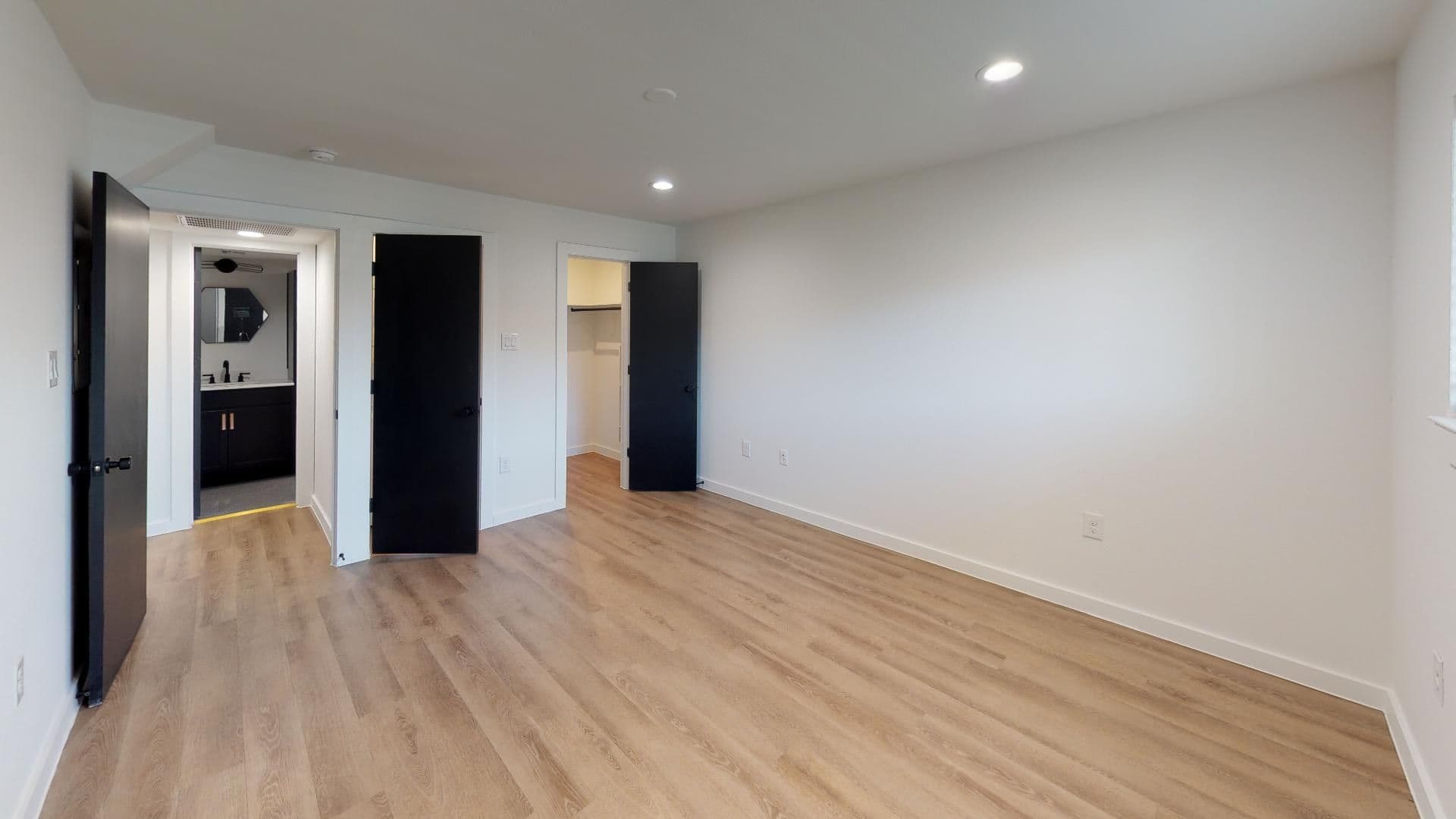 Dallas Apartment: 5103 Liveoak Street