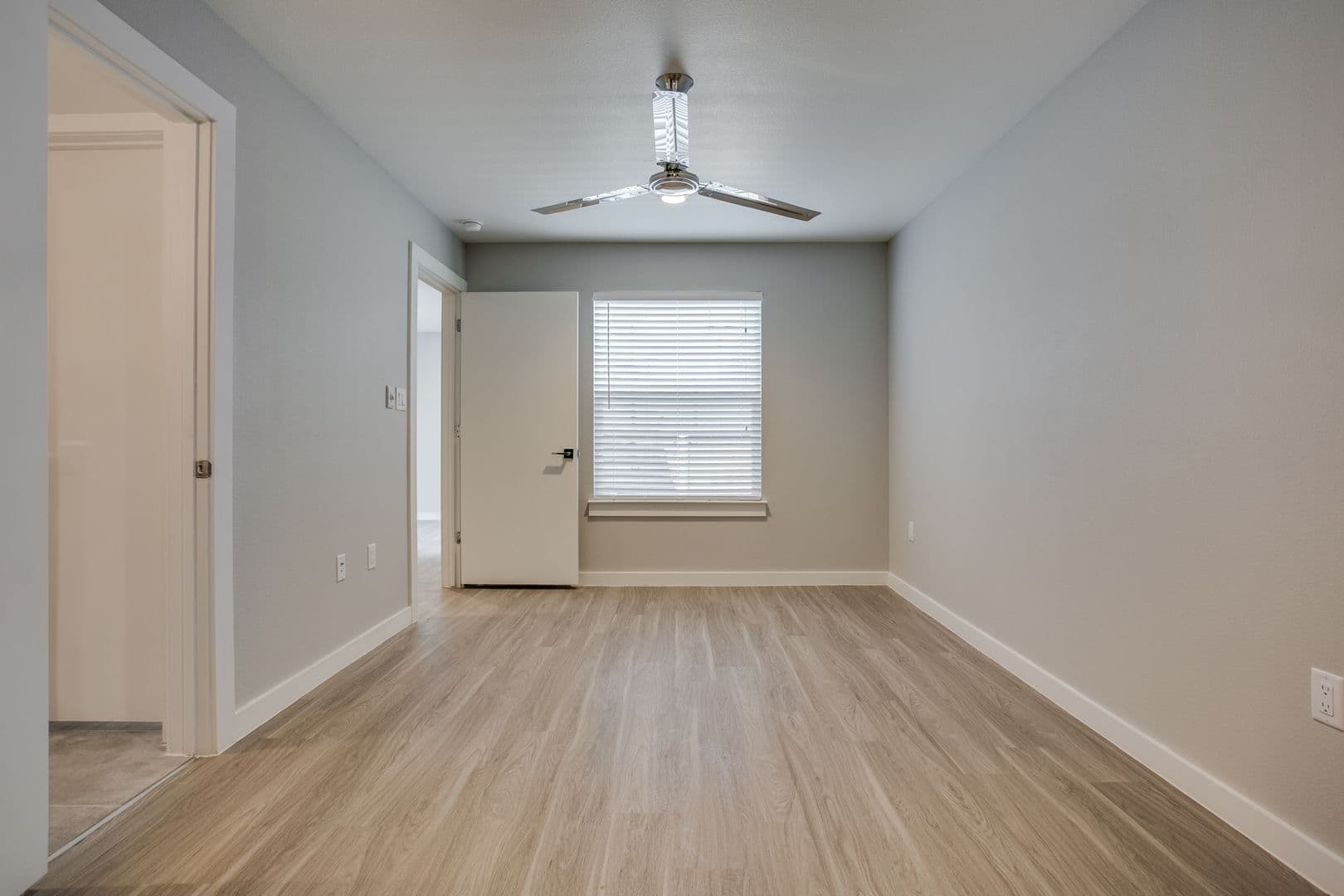 Dallas Apartment: 3328 Cedarplaza