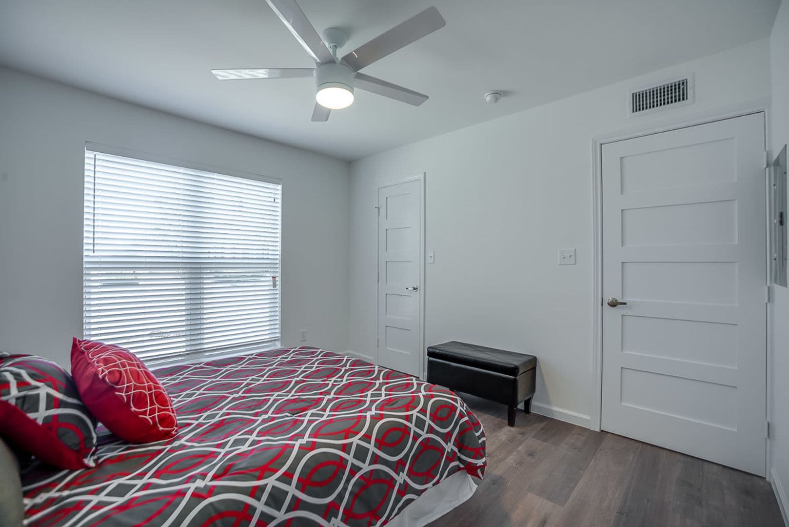 Dallas Apartment: 1809 Bennett Ave
