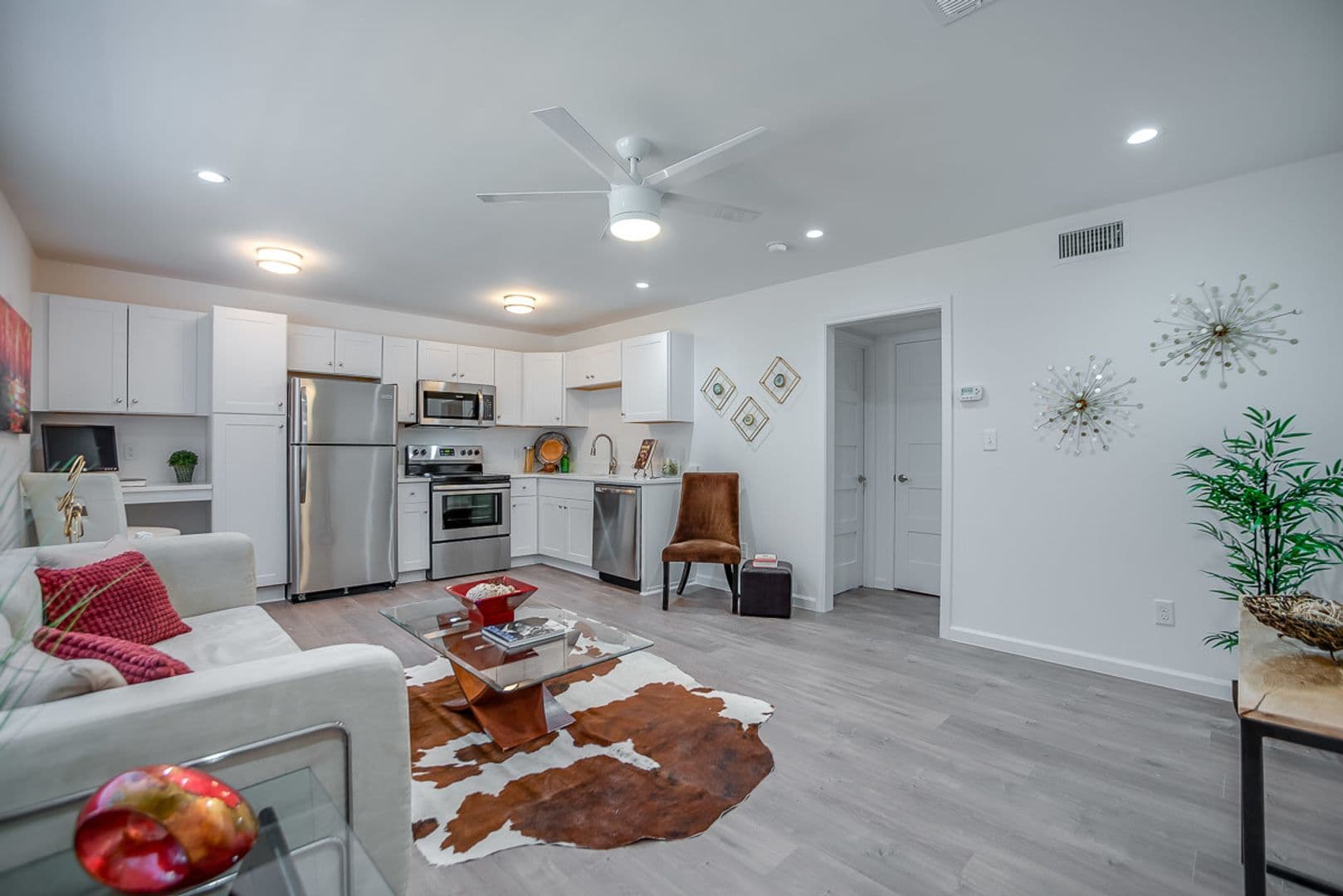 Dallas Apartment: 1809 Bennett Ave