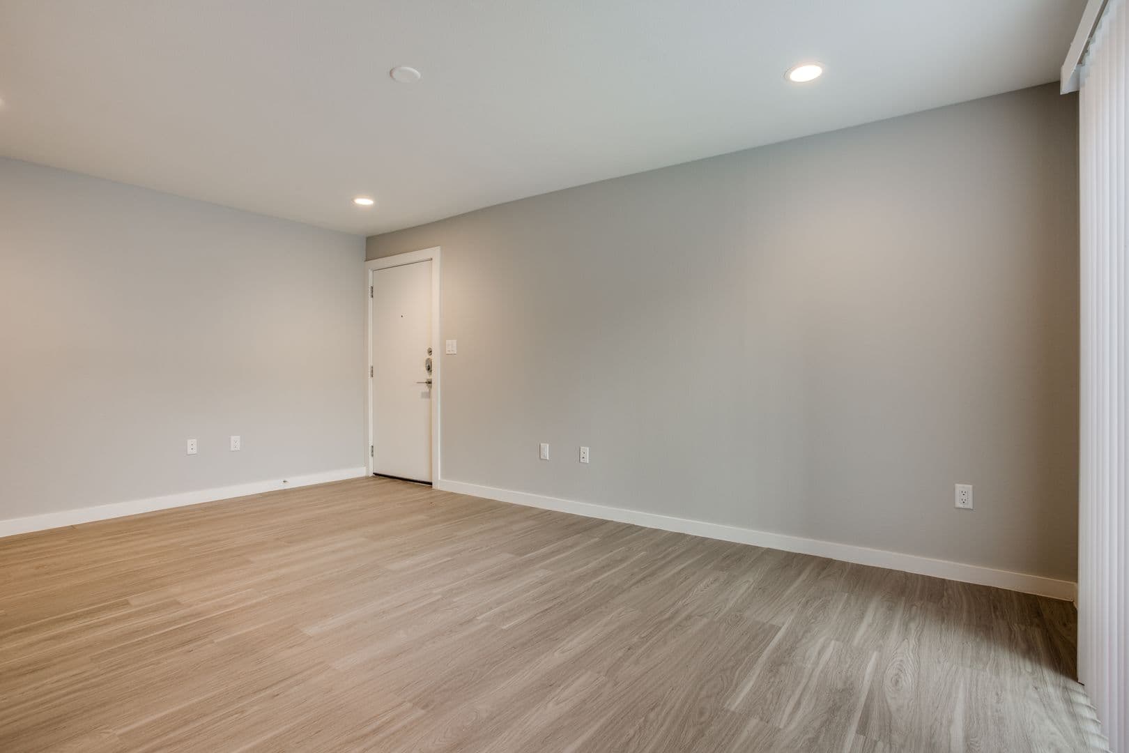 Dallas Apartment: 3328 Cedarplaza