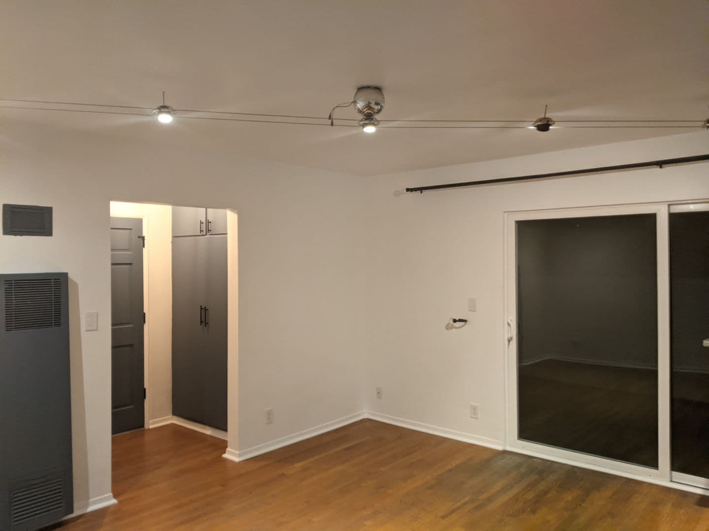 Los Angeles Apartment: 1238 Barry Ave.