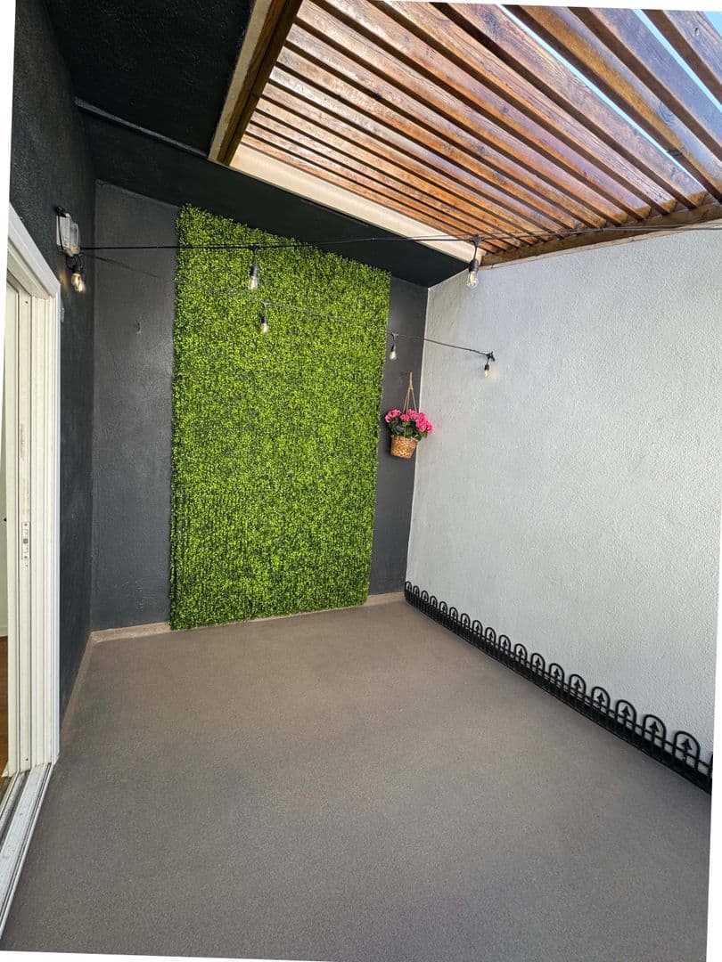 Los Angeles Apartment: 1238 Barry Ave.
