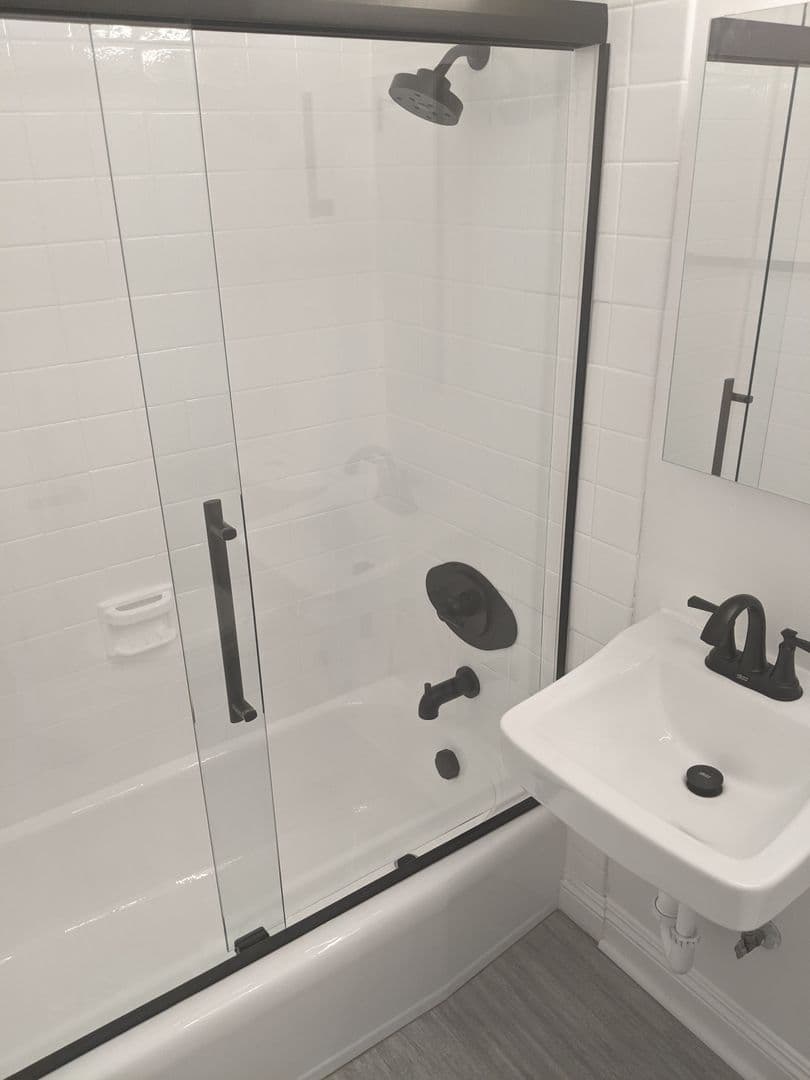 Los Angeles Apartment: 1238 Barry Ave.