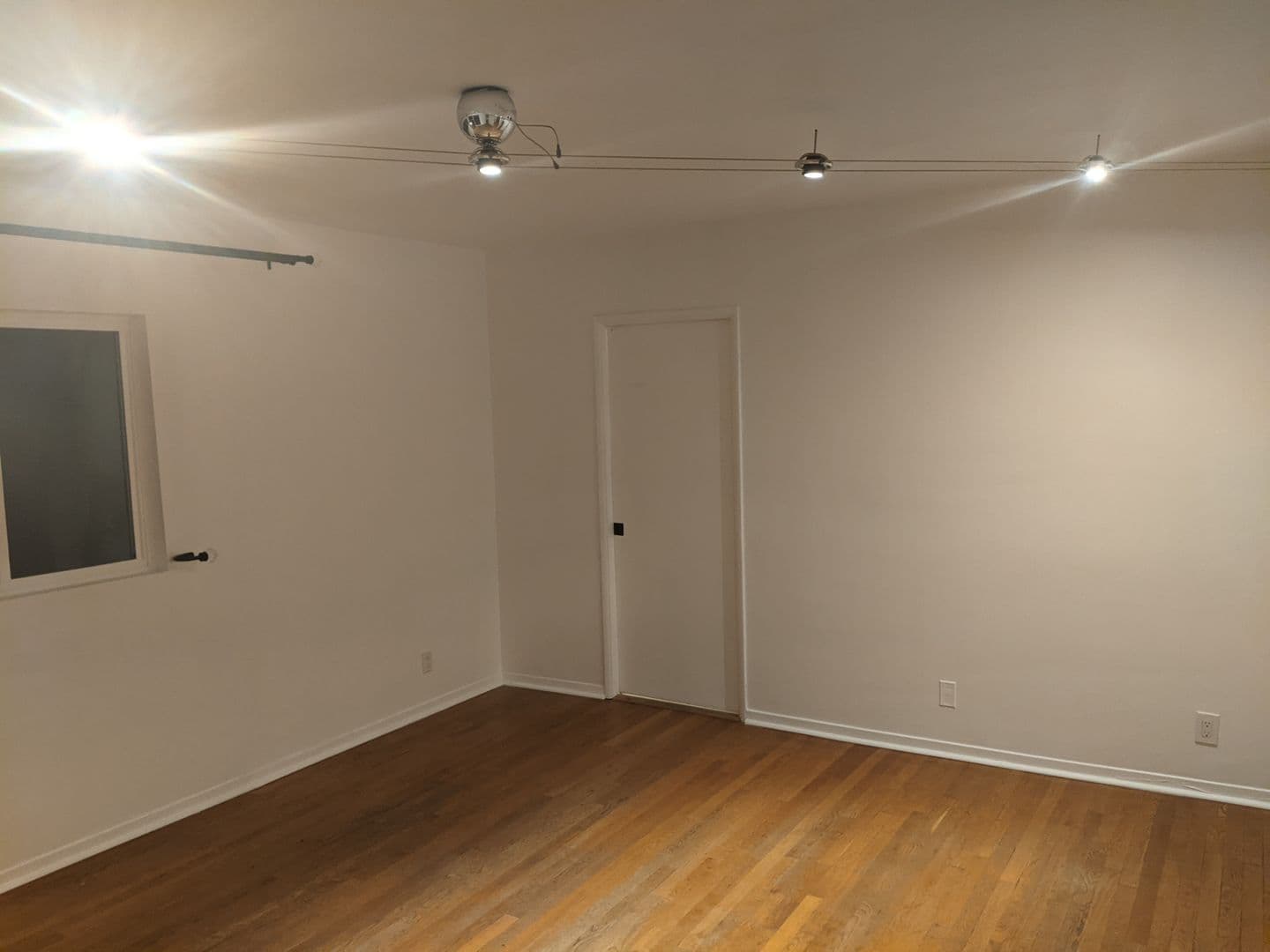 Los Angeles Apartment: 1238 Barry Ave.