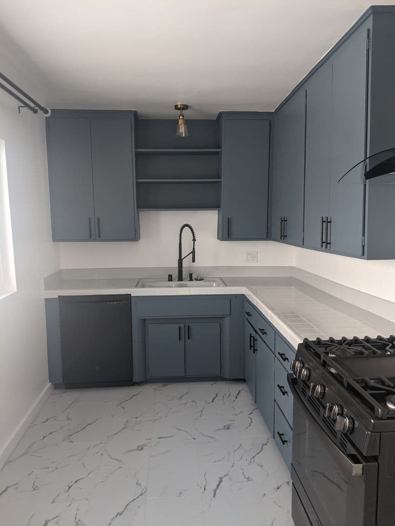 Los Angeles Apartment: 1238 Barry Ave.