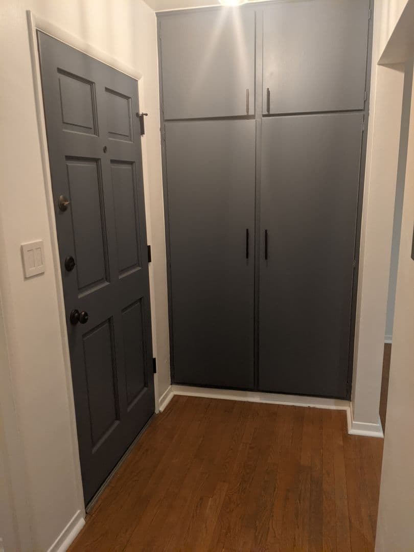 Los Angeles Apartment: 1238 Barry Ave.