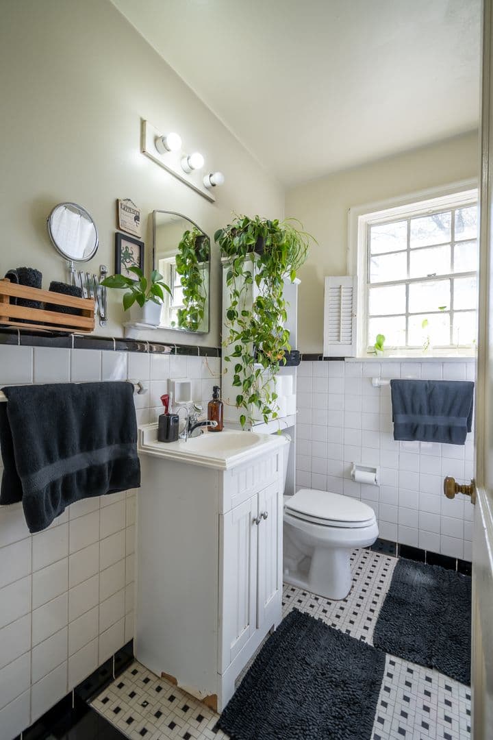 Athens Apartment: 118 University Drive