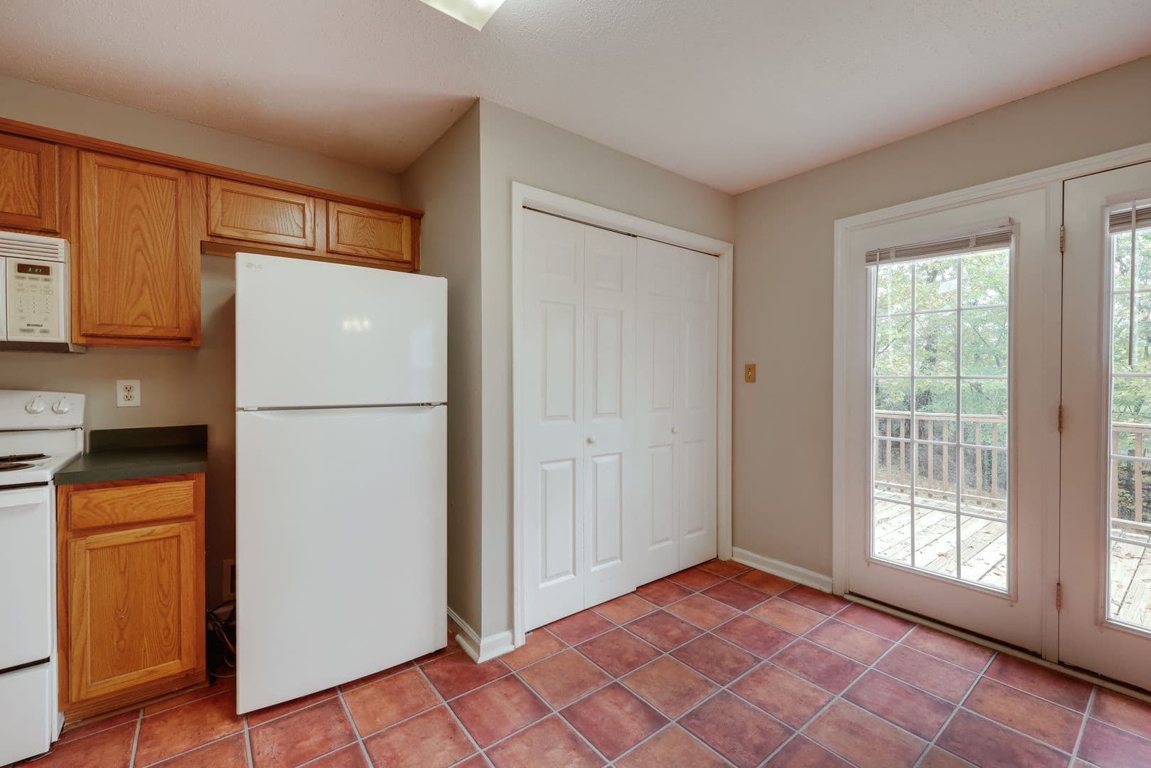 Athens House: 555 Snapfinger Drive