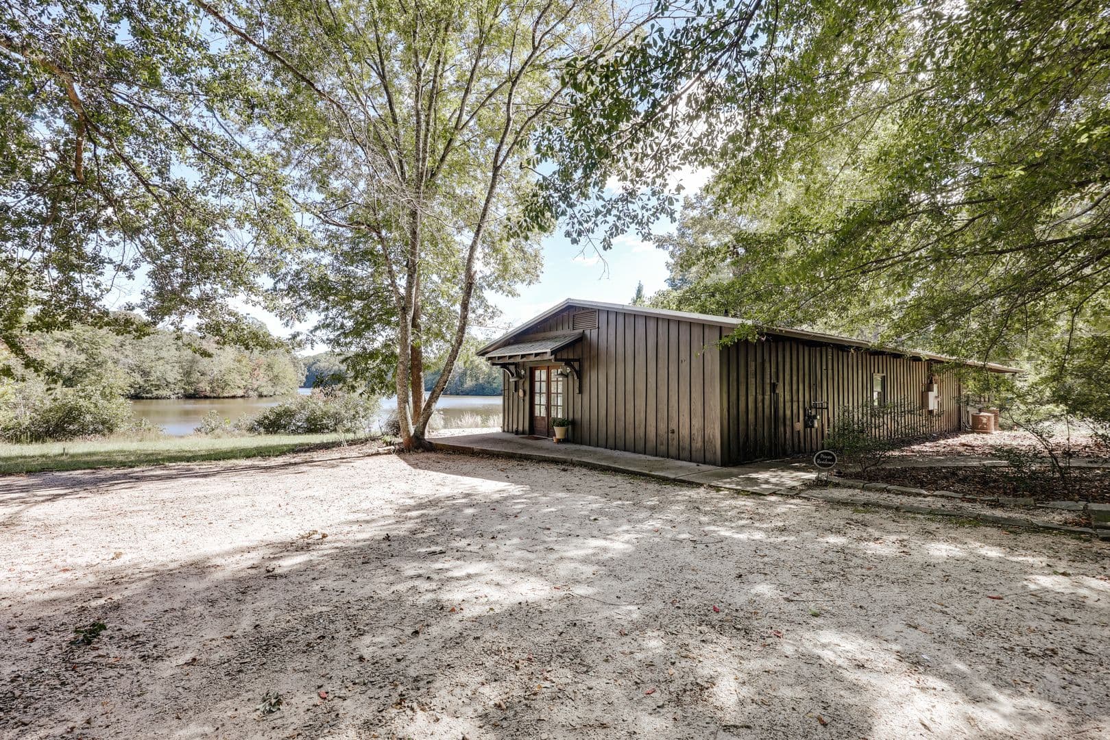 Athens House: 190 Lakewood Drive