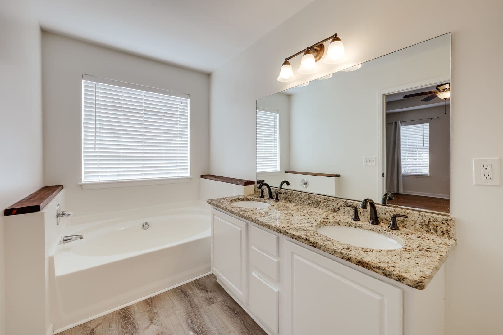 Bogart House: 1021 Jessica Way