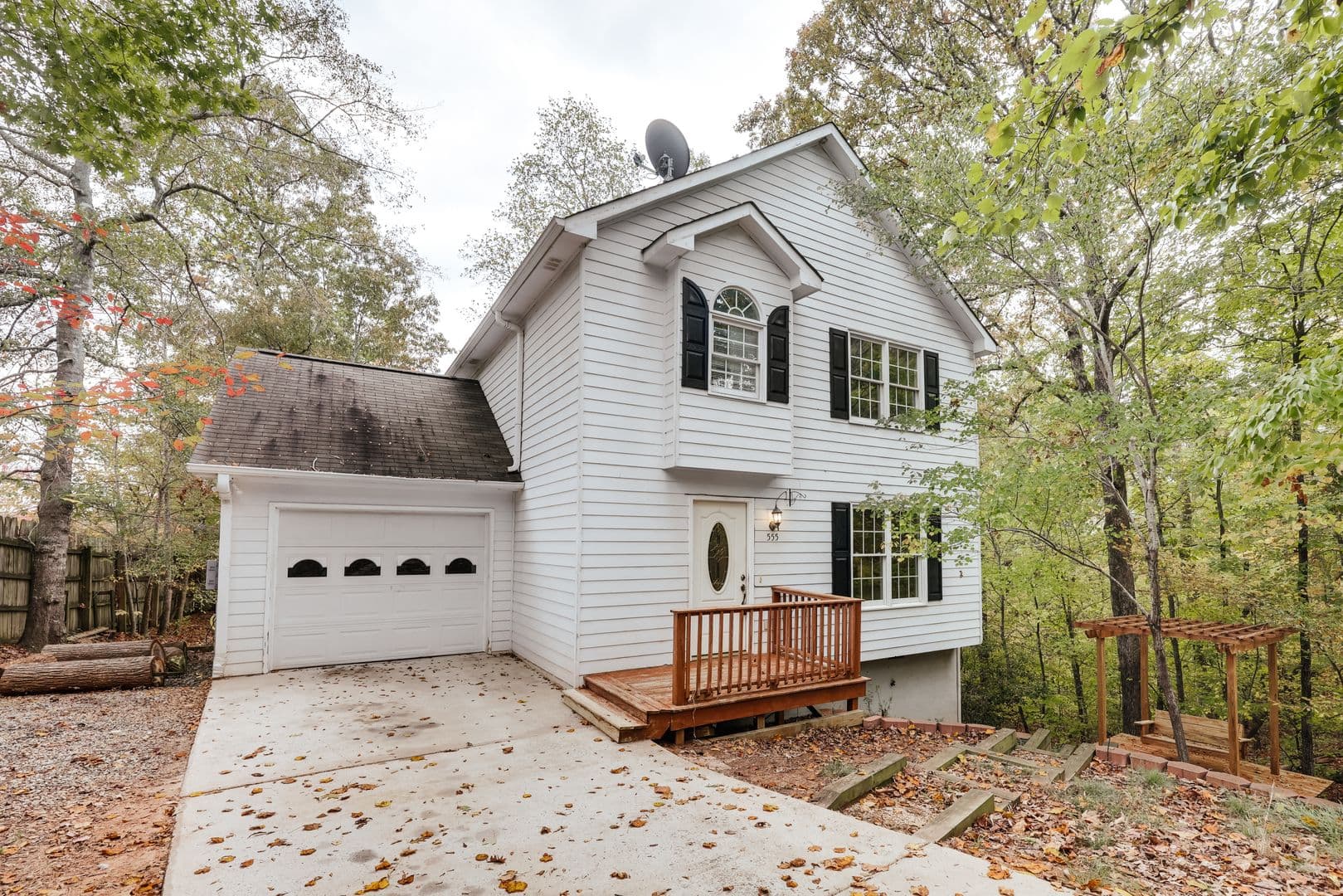 Athens House: 555 Snapfinger Drive