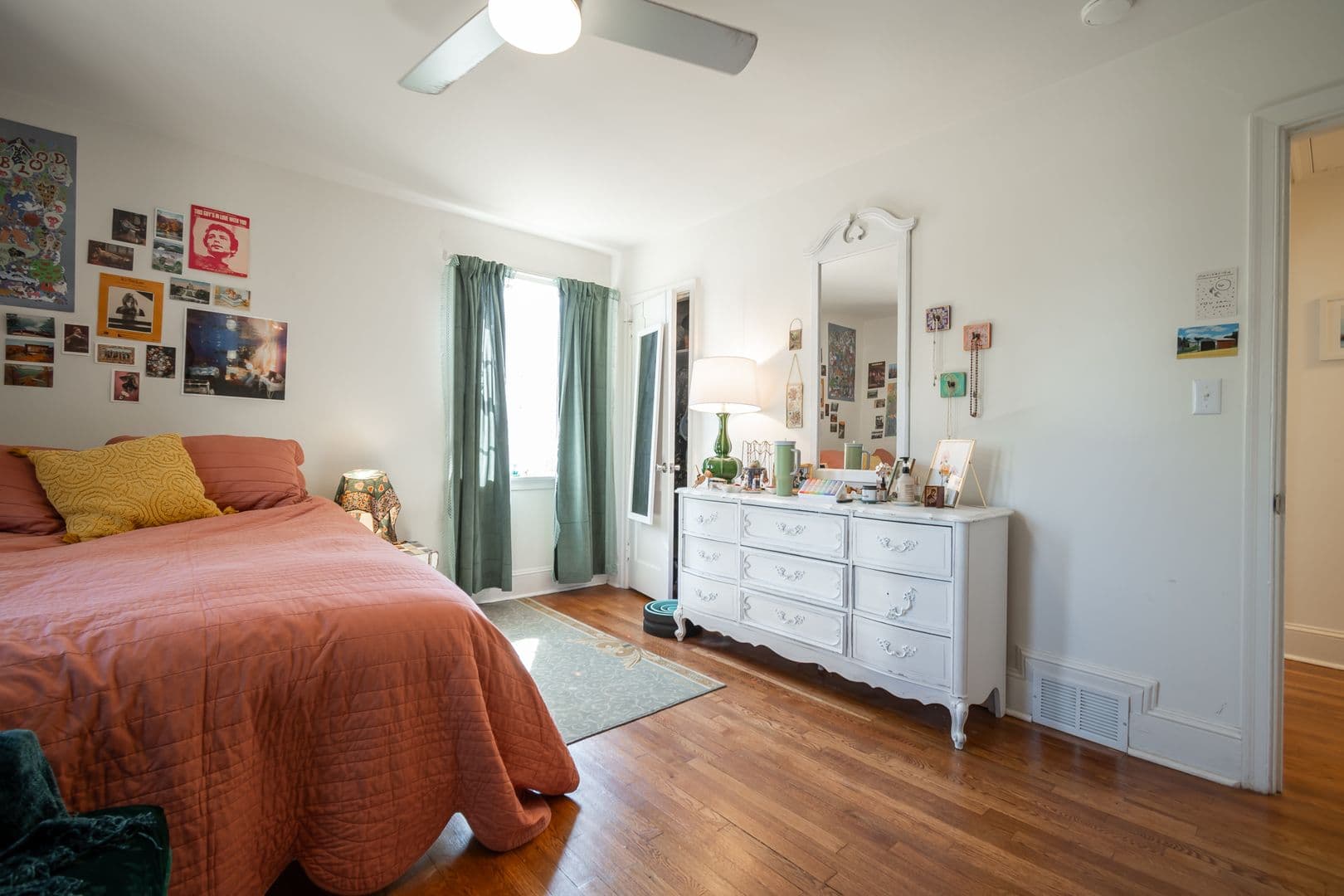 Athens Apartment: 118 University Drive