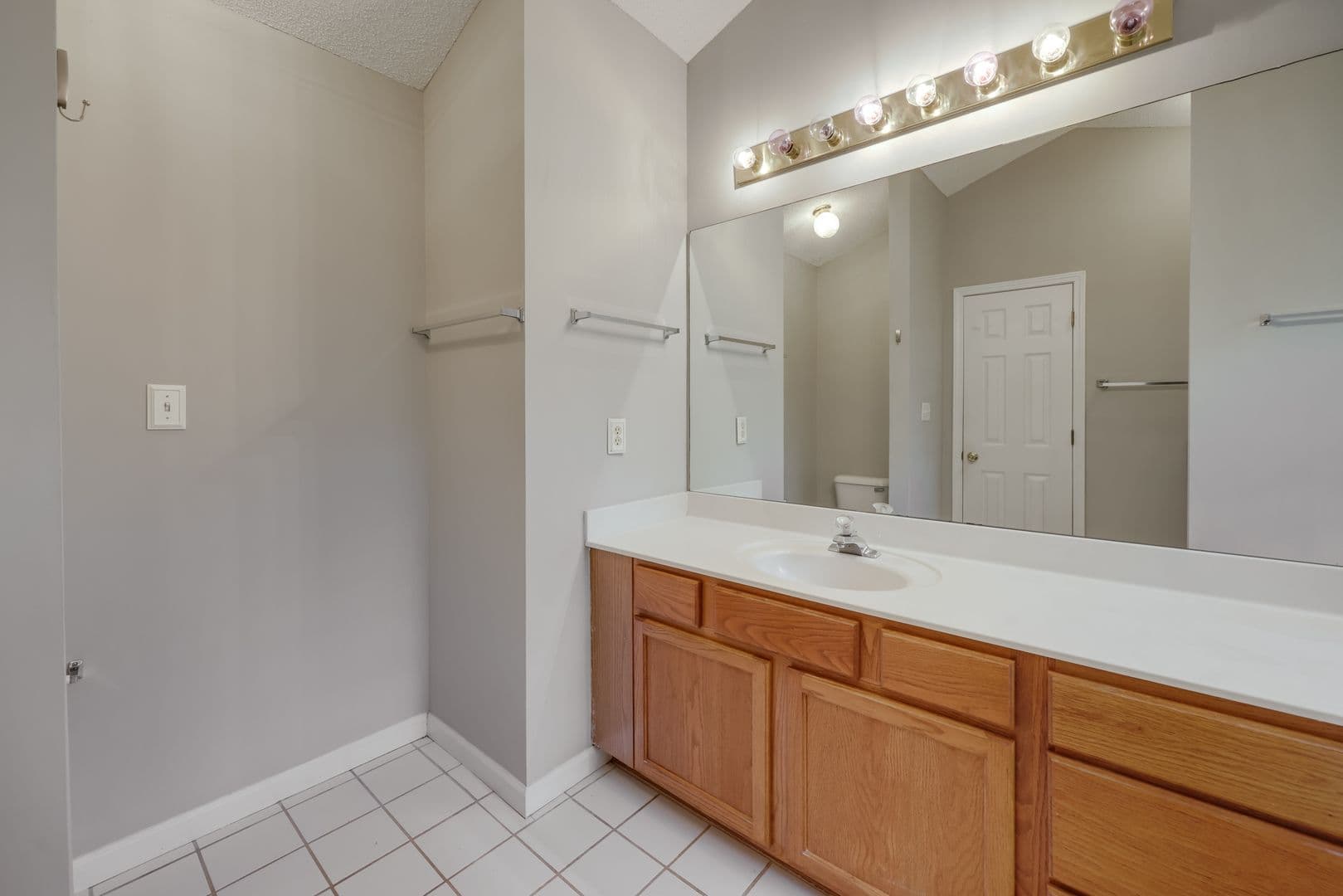 Athens House: 555 Snapfinger Drive