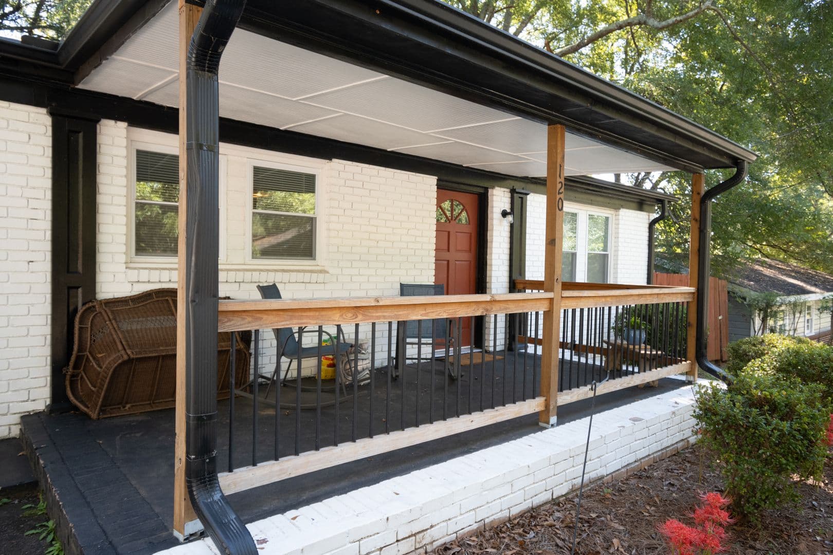 Athens House: 120 Hillside Street