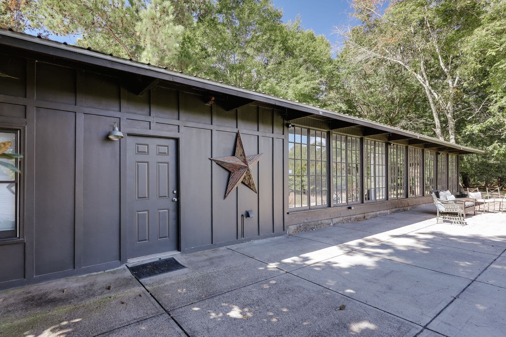 Athens House: 190 Lakewood Drive