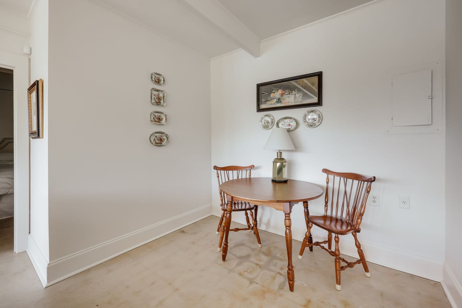 Athens House: 190 Lakewood Drive
