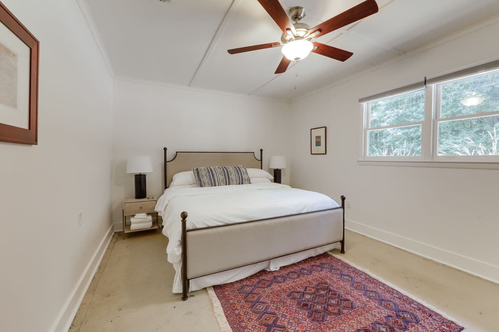 Athens House: 190 Lakewood Drive