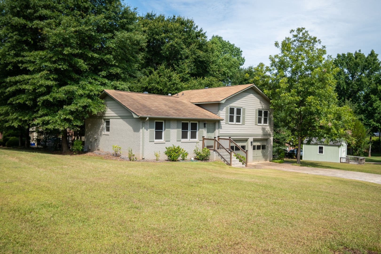 Watkinsville House: 1030 Carriage Hill Road