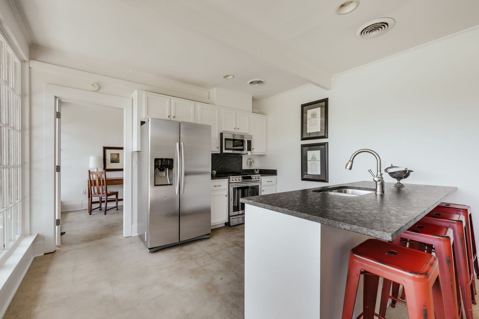 Athens House: 190 Lakewood Drive