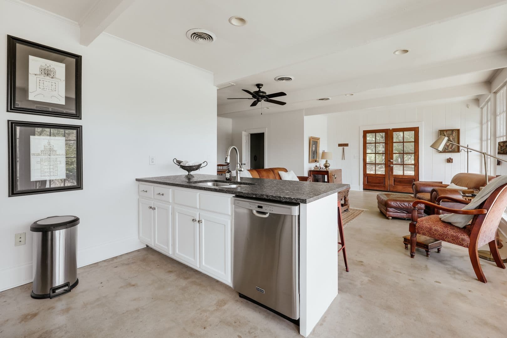 Athens House: 190 Lakewood Drive