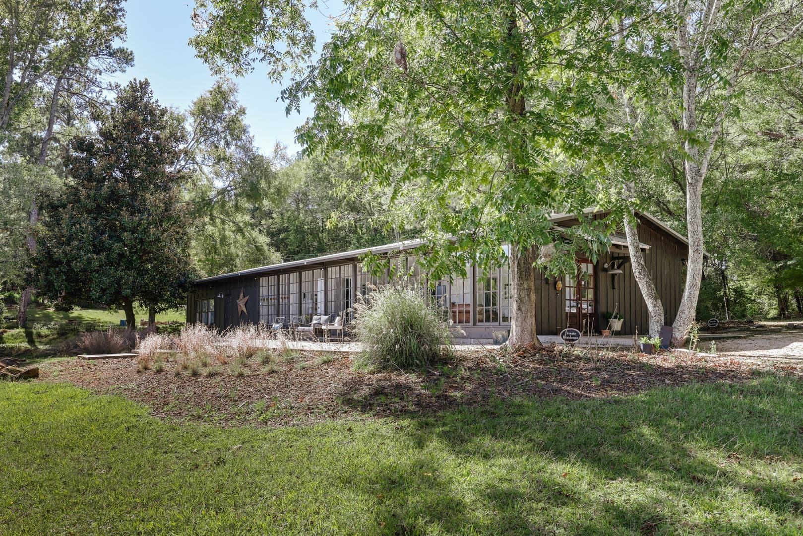 Athens House: 190 Lakewood Drive