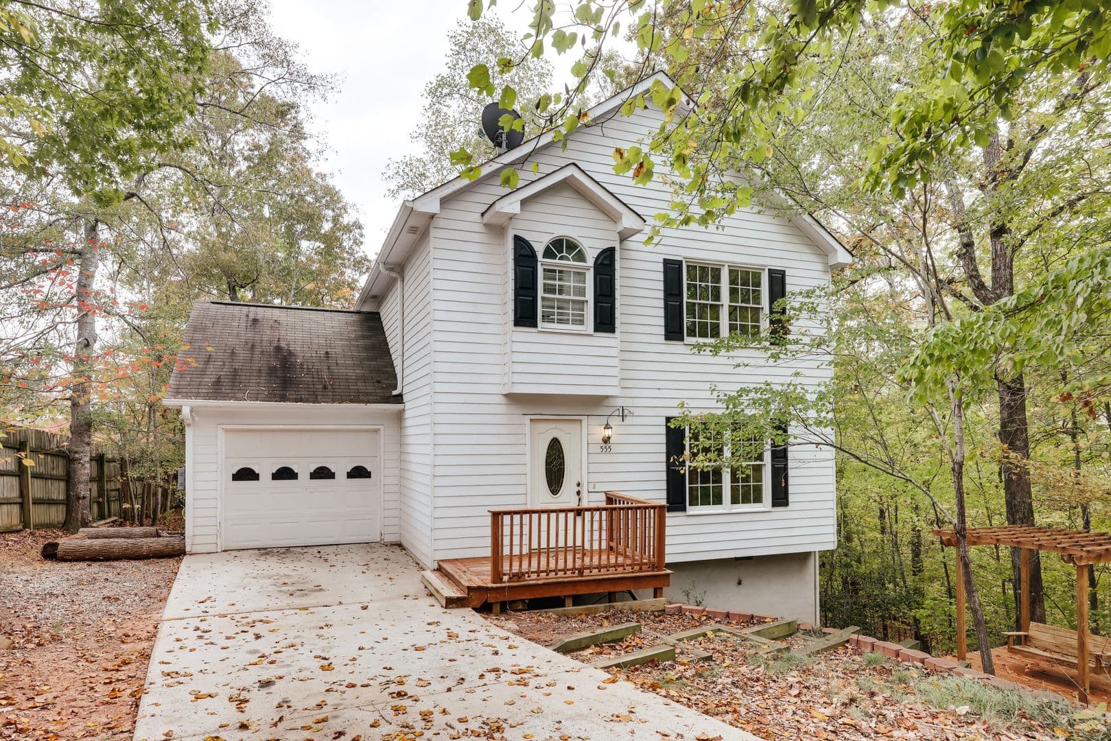 Athens House: 555 Snapfinger Drive