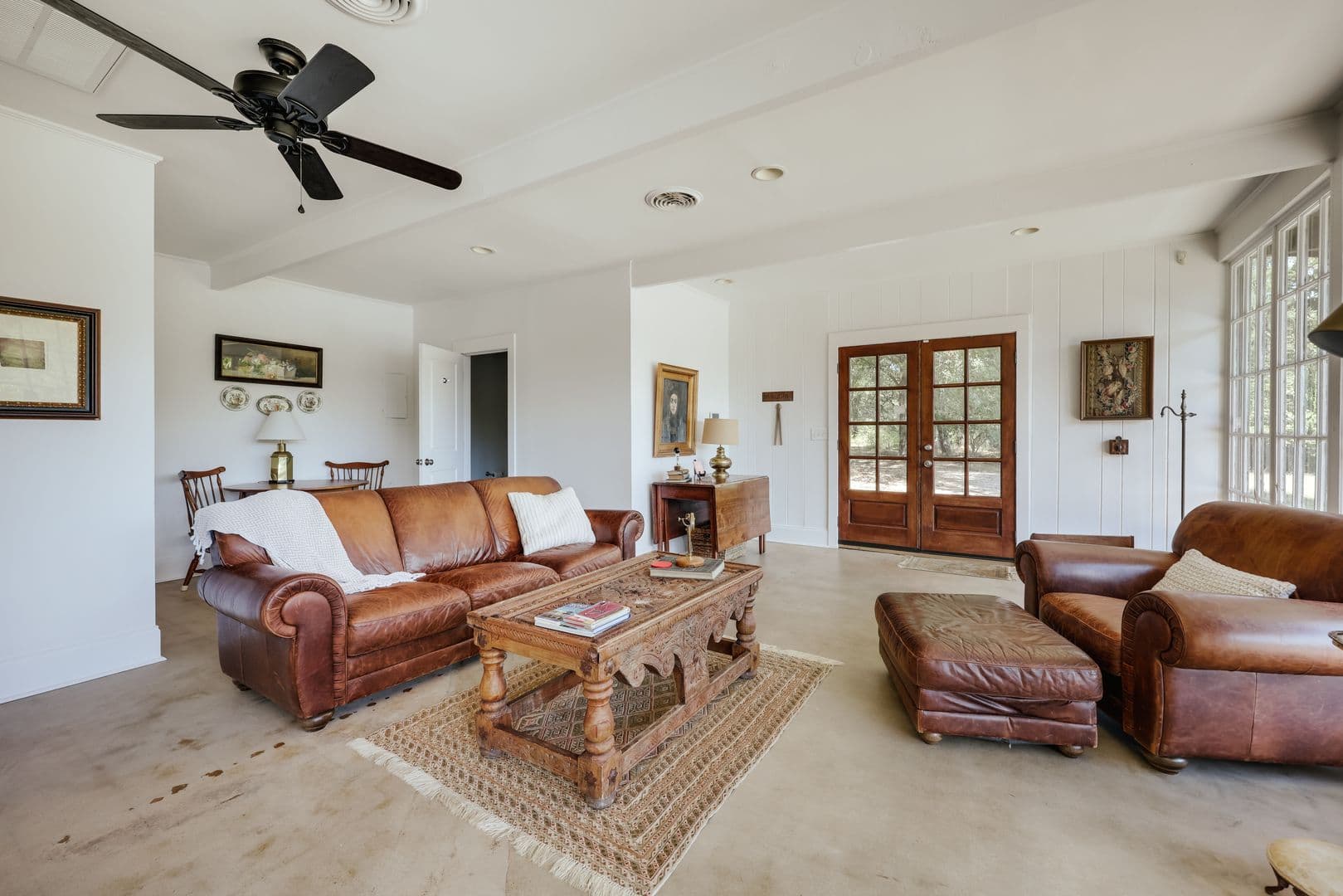 Athens House: 190 Lakewood Drive