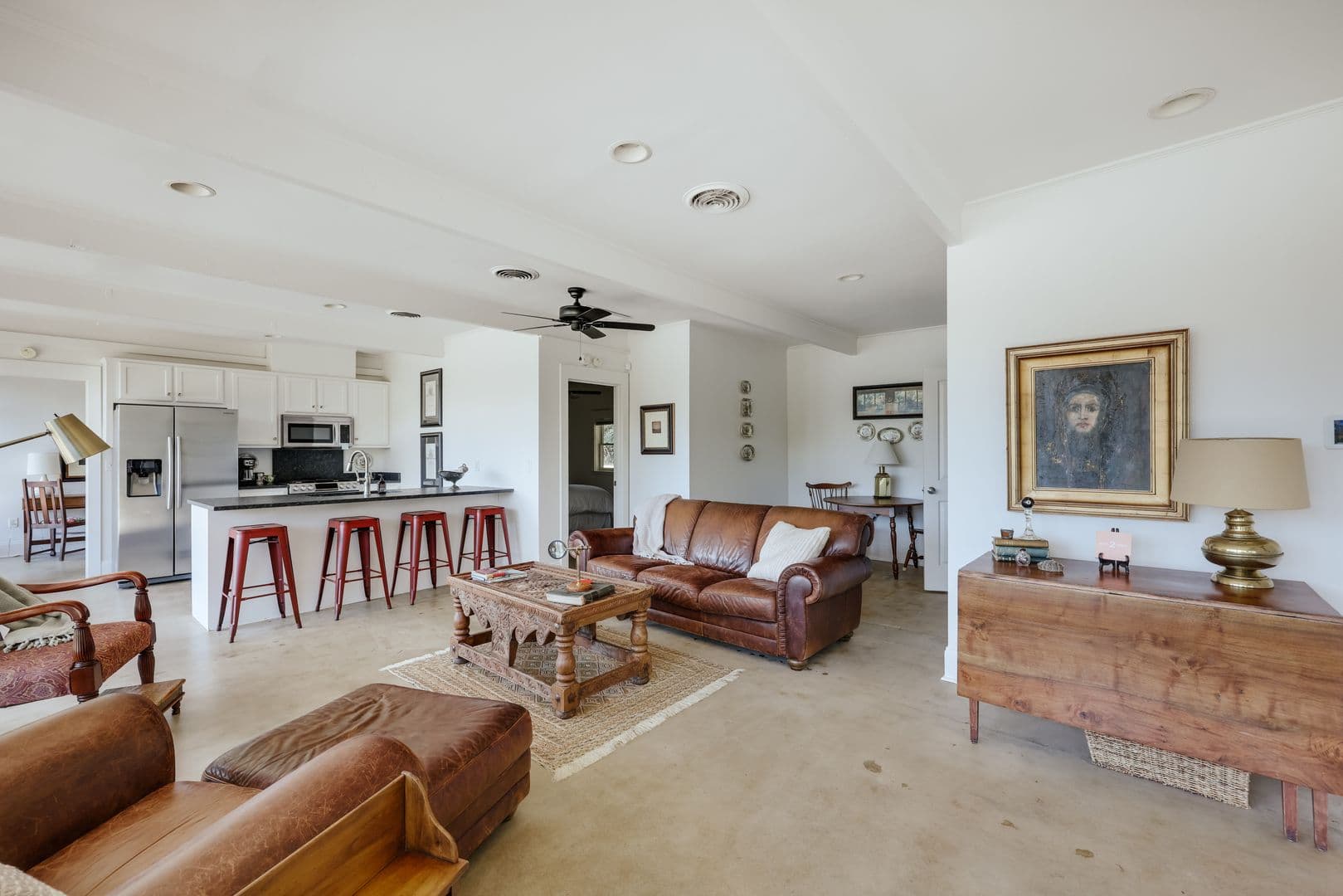Athens House: 190 Lakewood Drive