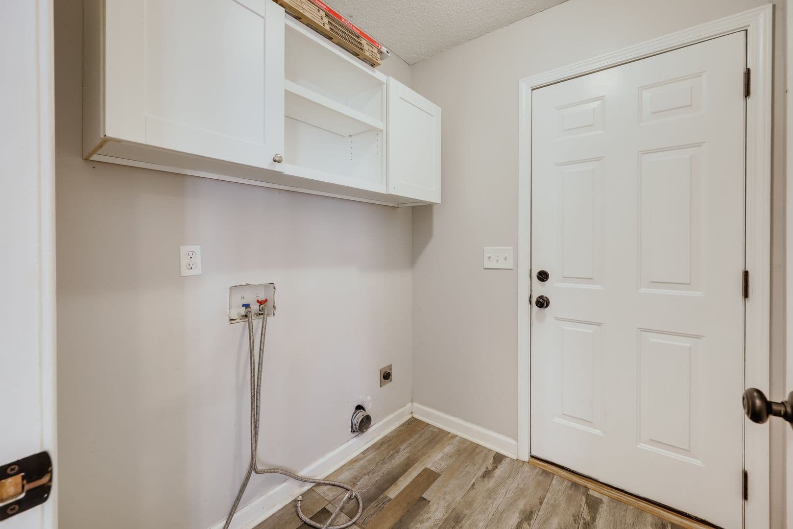 Bogart House: 1021 Jessica Way