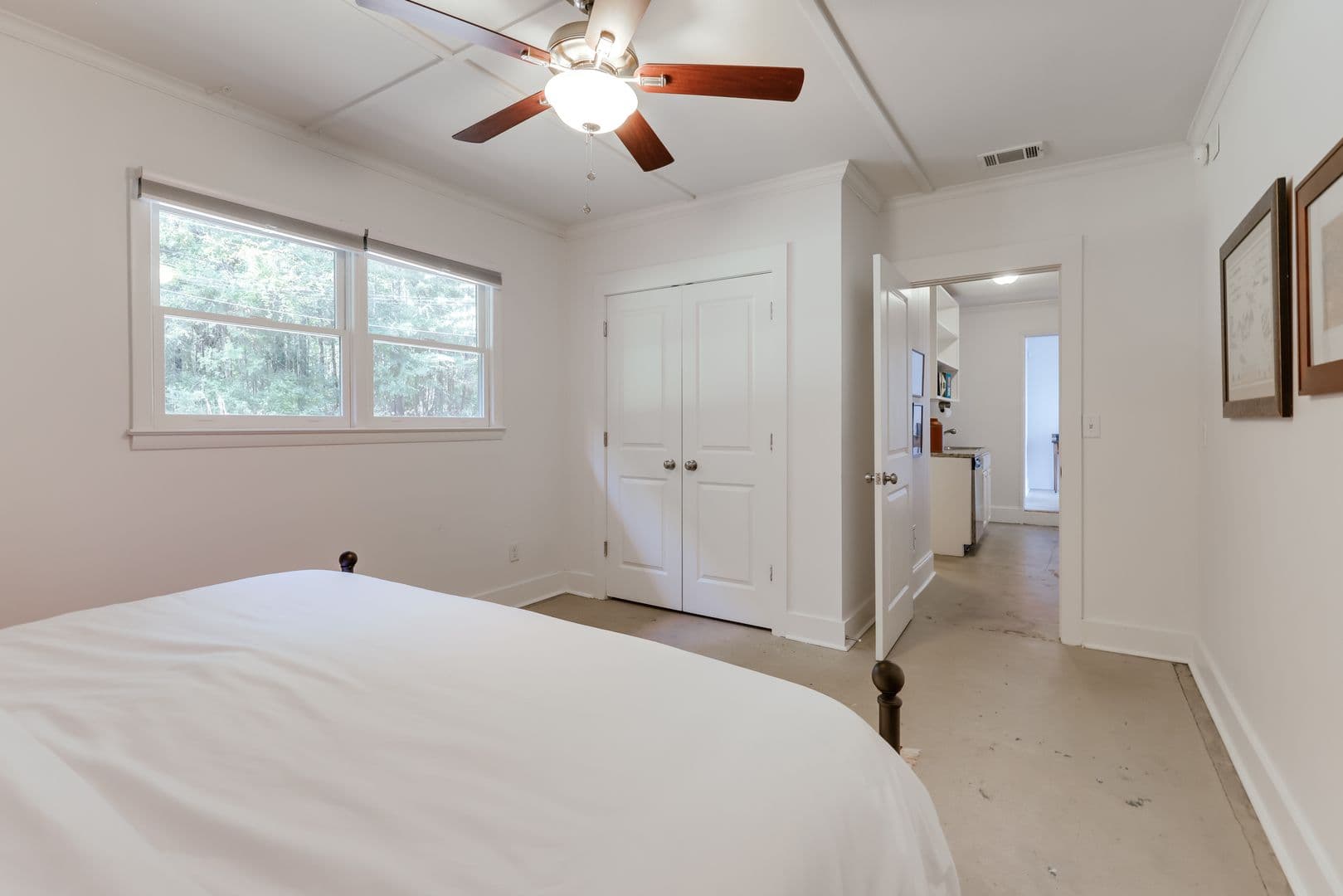 Athens House: 190 Lakewood Drive