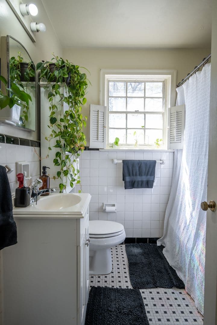 Athens Apartment: 118 University Drive