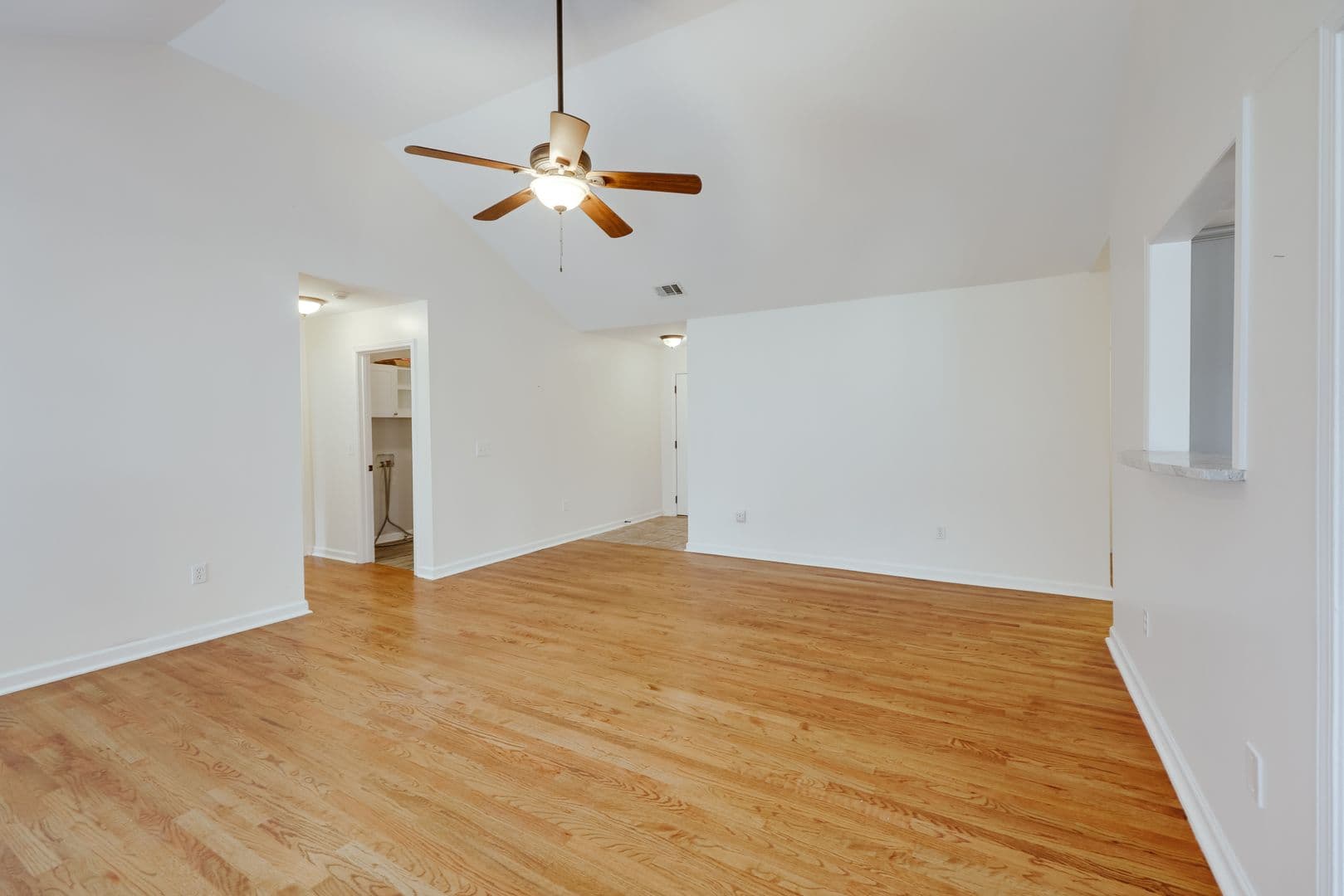 Bogart House: 1021 Jessica Way