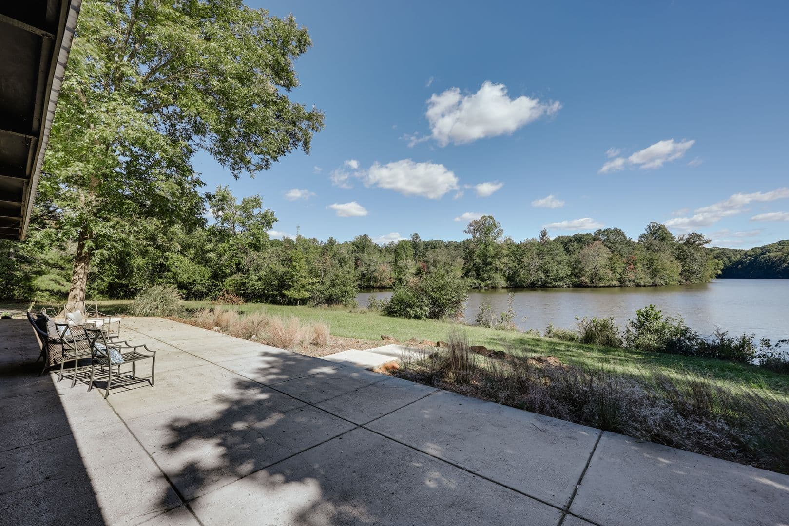 Athens House: 190 Lakewood Drive