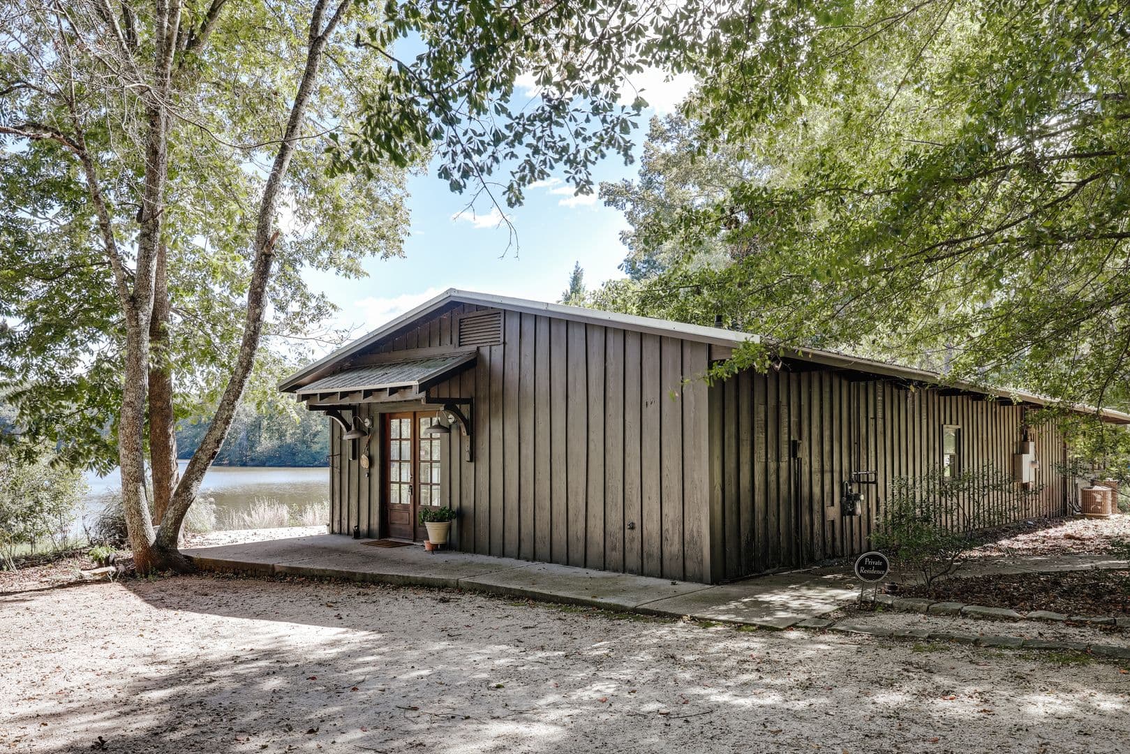 Athens House: 190 Lakewood Drive