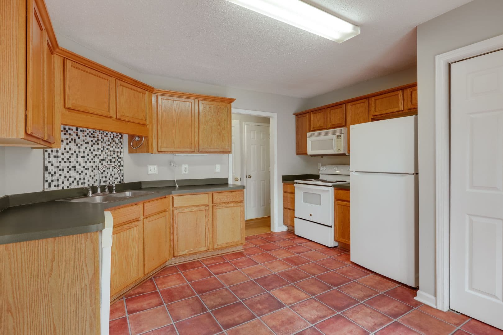 Athens House: 555 Snapfinger Drive