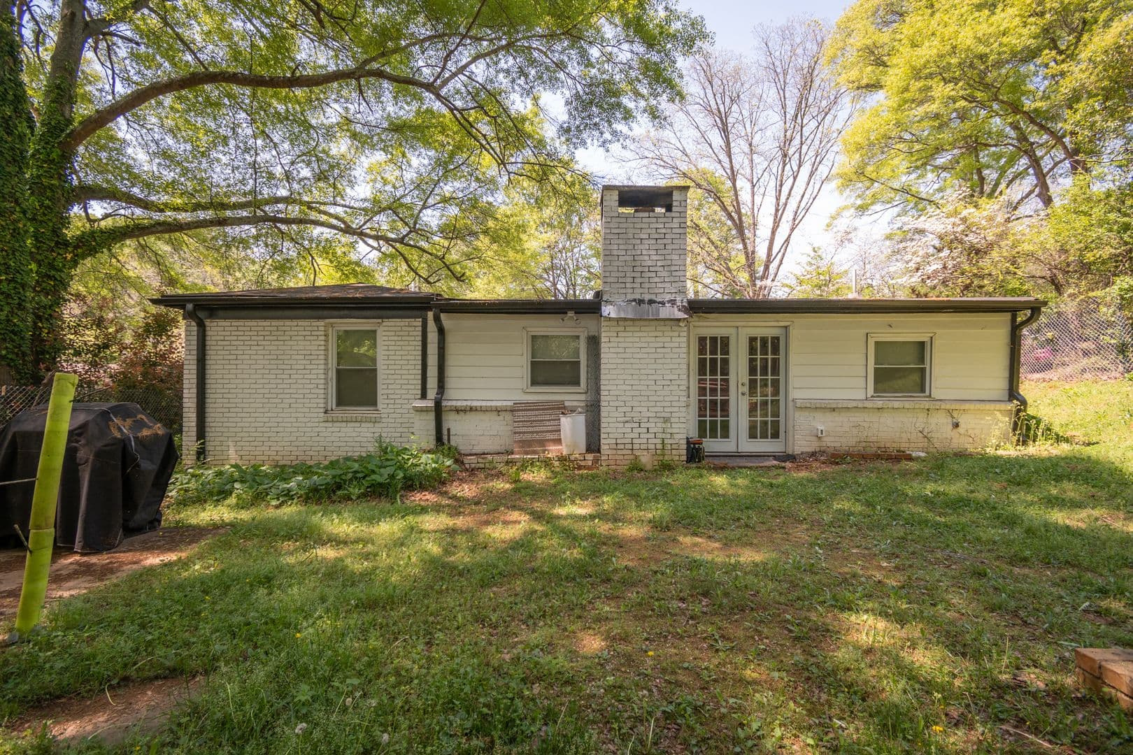 Athens House: 120 Hillside Street