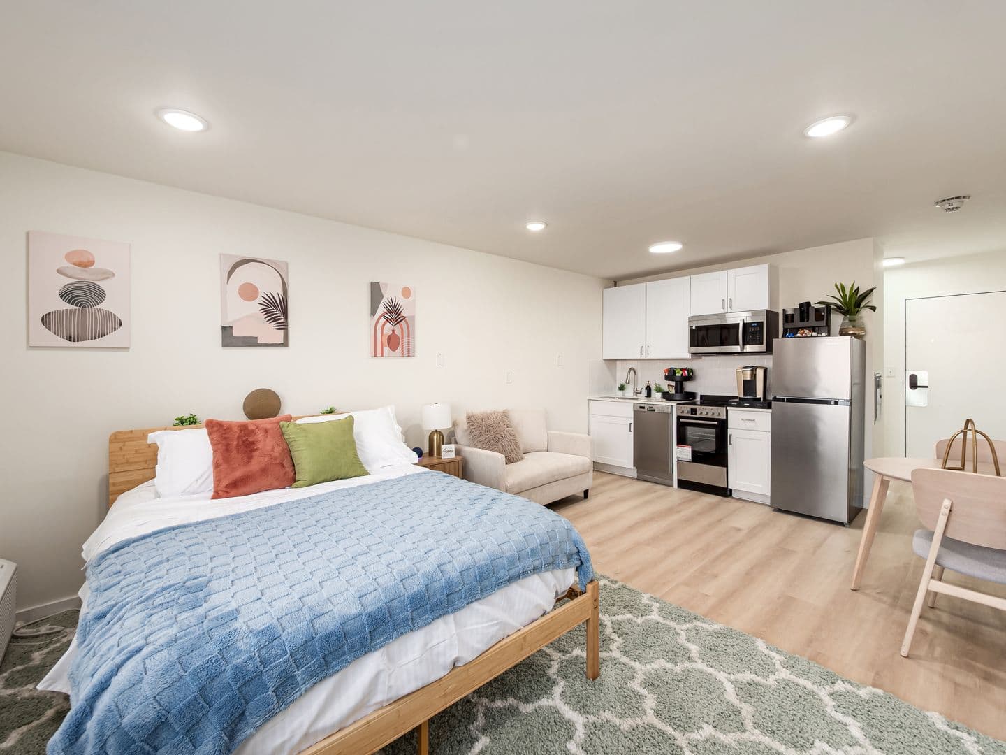 Columbus Apartment: 888 East Dublin Granville Road